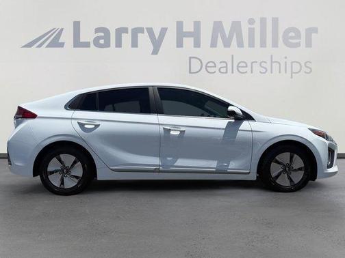 2022 Hyundai IONIQ Hybrid SE