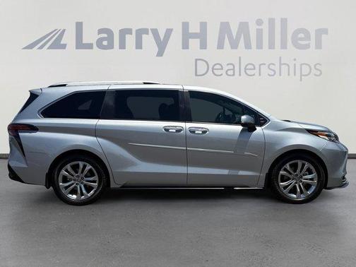 2022 Toyota Sienna Platinum 7 Passenger
