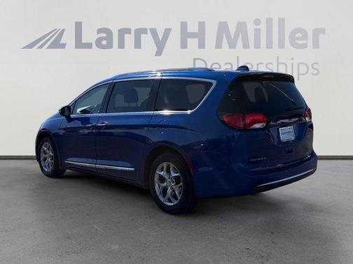 Ocean Blue Metallic 2018 Chrysler Pacifica Limited