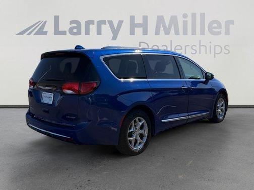 Ocean Blue Metallic 2018 Chrysler Pacifica Limited