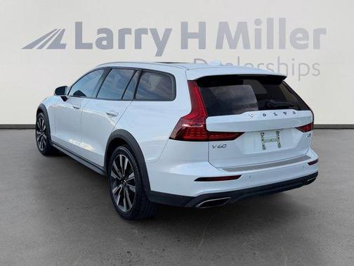 2021 Volvo V60 Cross Country T5