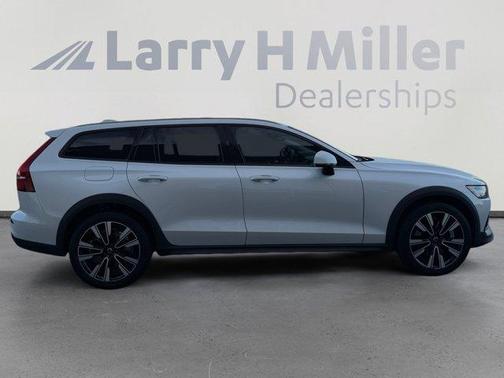 2021 Volvo V60 Cross Country T5