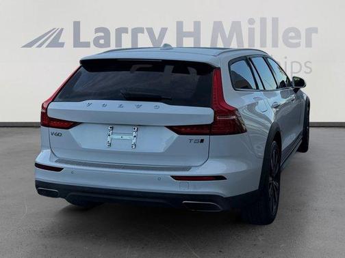 2021 Volvo V60 Cross Country T5