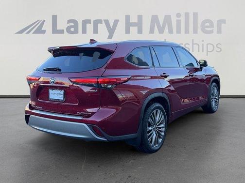 2021 Toyota Highlander Hybrid Platinum