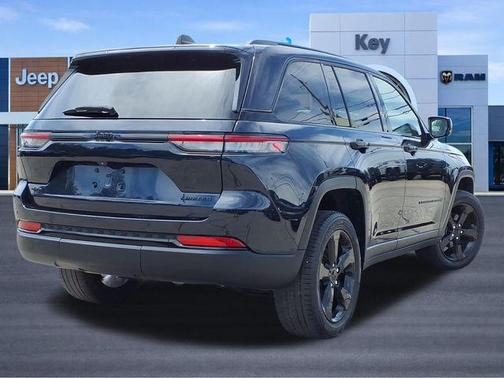 Midnight Sky 2023 Jeep Grand Cherokee Limited