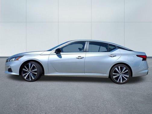 2022 Nissan Altima SR FWD