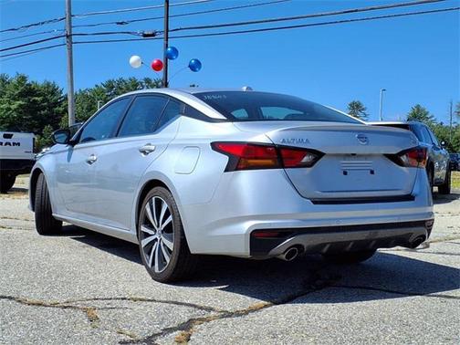2022 Nissan Altima SR FWD