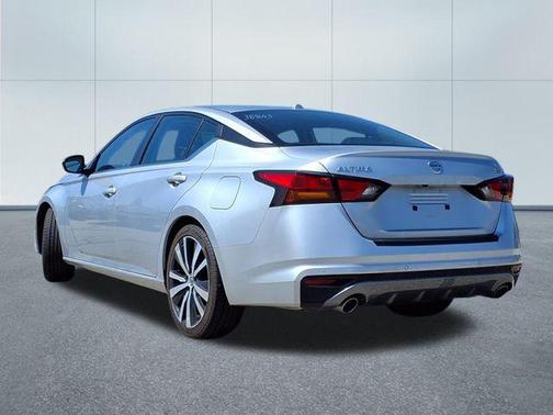 2022 Nissan Altima SR FWD