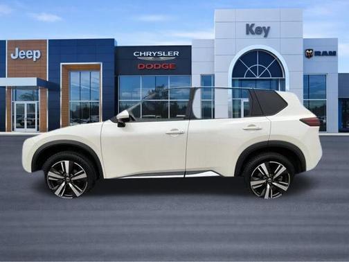 Pearl White Tricoat 2021 Nissan Rogue SL