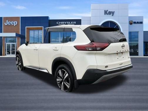Pearl White Tricoat 2021 Nissan Rogue SL