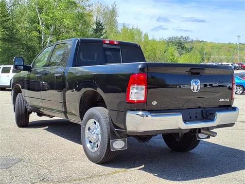2024 RAM 2500 Tradesman Crew Cab 4x4 6'4' Box