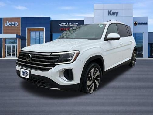 White 2024 Volkswagen Atlas 2.0T SE w/Technology 4MOTION