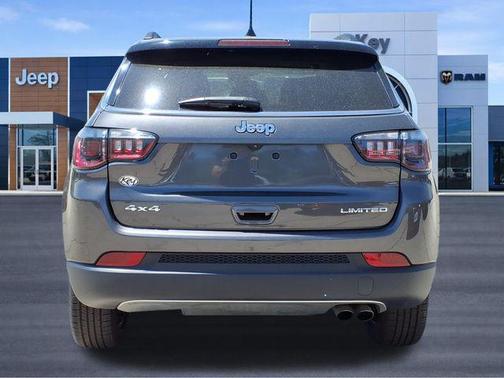 Granite Crystal Metallic Clearcoat 2022 Jeep Compass Limited