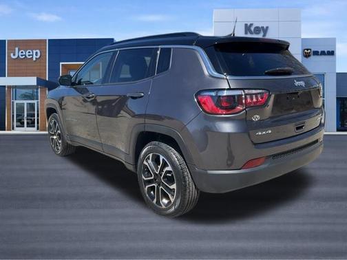 Granite Crystal Metallic Clearcoat 2022 Jeep Compass Limited