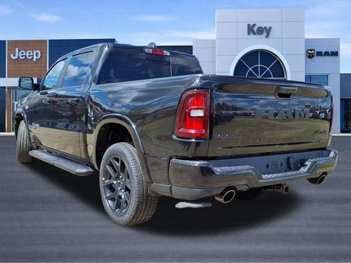 Diamond Black Crystal Pearlcoat 2026 RAM 1500 Laramie