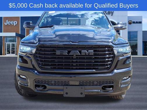 Diamond Black Crystal Pearlcoat 2026 RAM 1500 Laramie