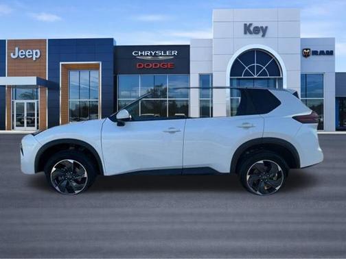 Everest White Pearl 2024 Nissan Rogue SV