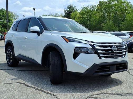 Everest White Pearl 2024 Nissan Rogue SV