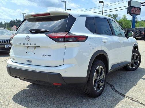 Everest White Pearl 2024 Nissan Rogue SV
