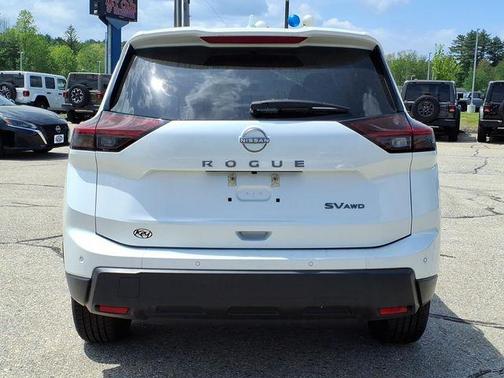 Everest White Pearl 2024 Nissan Rogue SV