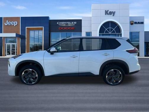 Everest White Pearl 2024 Nissan Rogue SV