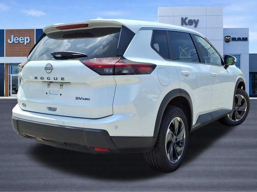 Everest White Pearl 2024 Nissan Rogue SV
