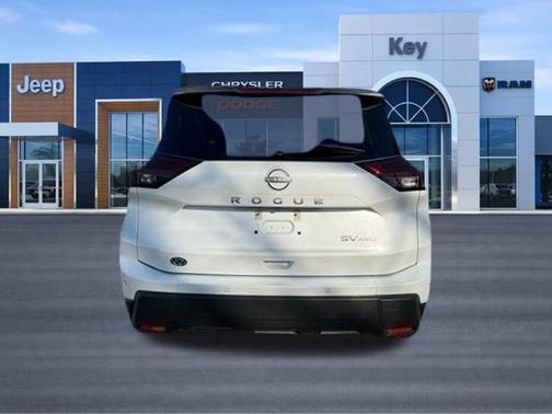 Everest White Pearl 2024 Nissan Rogue SV