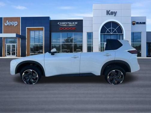 Everest White Pearl 2024 Nissan Rogue SV
