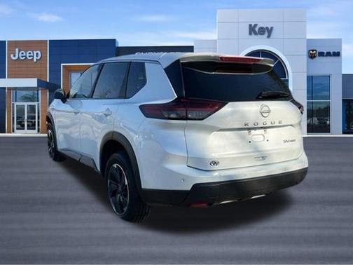 Everest White Pearl 2024 Nissan Rogue SV