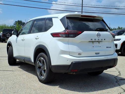 Everest White Pearl 2024 Nissan Rogue SV