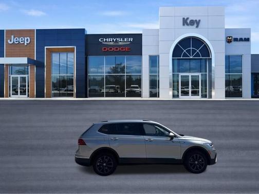 White 2024 Volkswagen Tiguan 2.0T SE 4MOTION