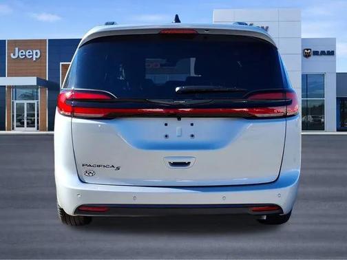 2026 Chrysler Pacifica L