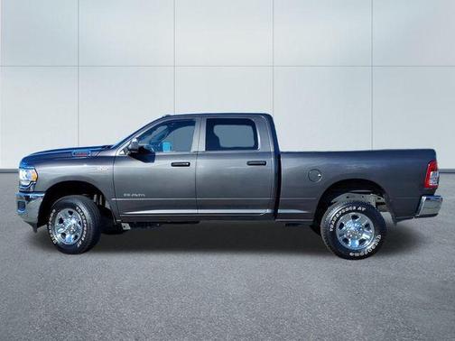 2022 RAM 2500 Tradesman Crew Cab 4x4 6'4' Box