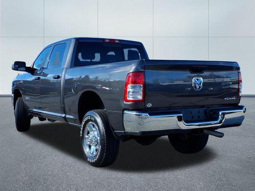 2022 RAM 2500 Tradesman Crew Cab 4x4 6'4' Box