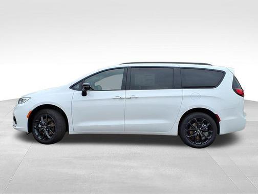 Bright White Clearcoat 2026 Chrysler Pacifica Limited