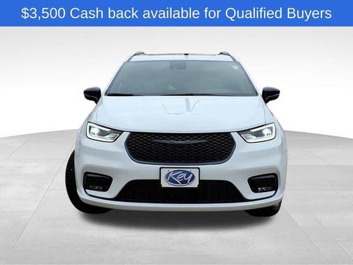 Bright White Clearcoat 2026 Chrysler Pacifica Limited