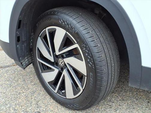 2024 Volkswagen Atlas 2.0T SE w/Technology 4MOTION