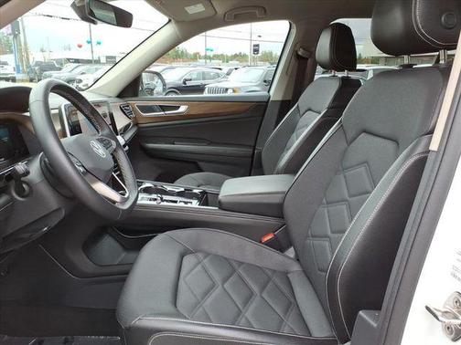 2024 Volkswagen Atlas 2.0T SE w/Technology 4MOTION