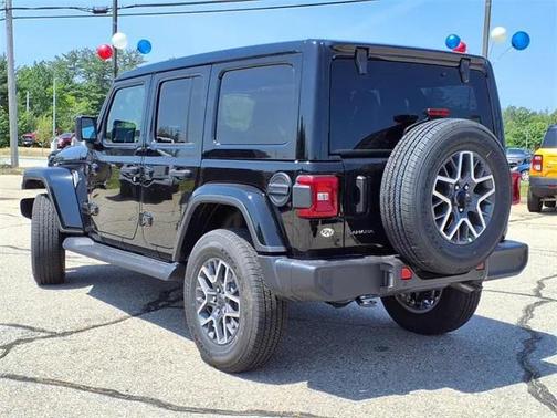 2025 Jeep Wrangler 4-Door Sahara 4x4