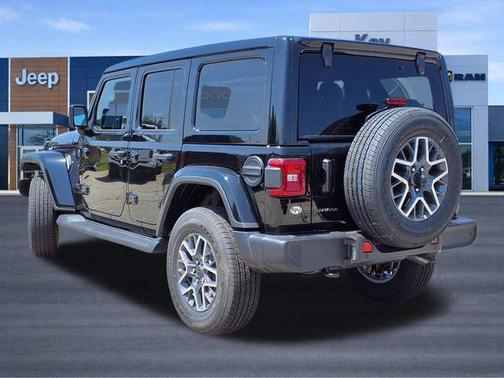 Black Clearcoat 2025 Jeep Wrangler 4-Door Sahara 4x4
