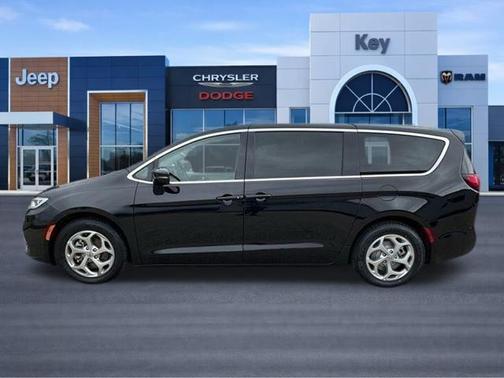 Diamond Black Crystal Pearlcoat 2024 Chrysler Pacifica Limited