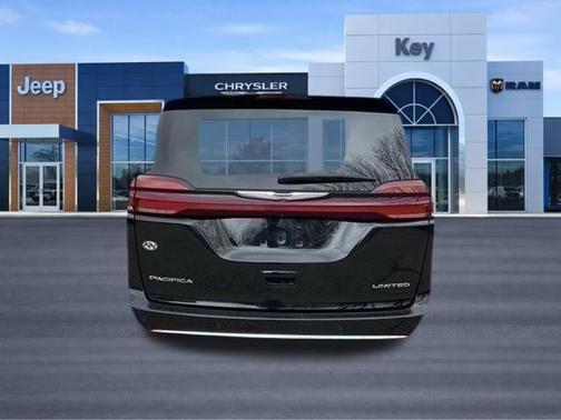 Diamond Black Crystal Pearlcoat 2024 Chrysler Pacifica Limited