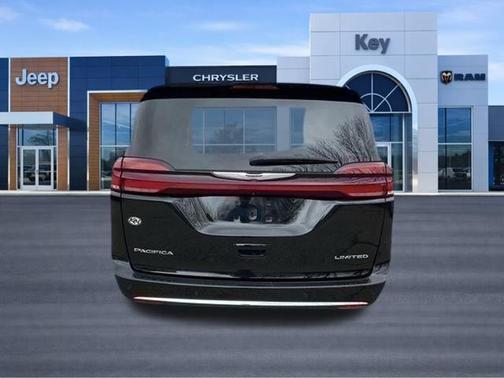 Diamond Black Crystal Pearlcoat 2024 Chrysler Pacifica Limited