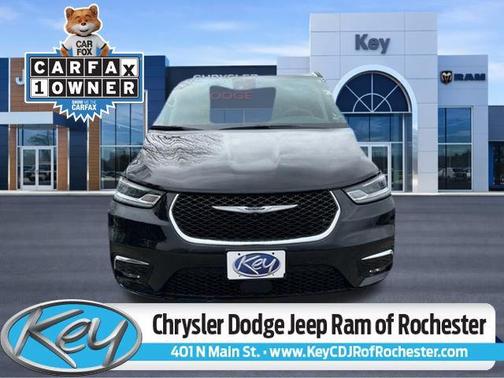 Diamond Black Crystal Pearlcoat 2024 Chrysler Pacifica Limited