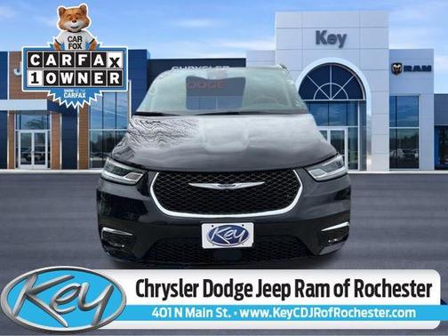 Diamond Black Crystal Pearlcoat 2024 Chrysler Pacifica Limited