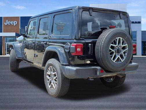 Black Clearcoat 2025 Jeep Wrangler 4-Door Sahara 4x4