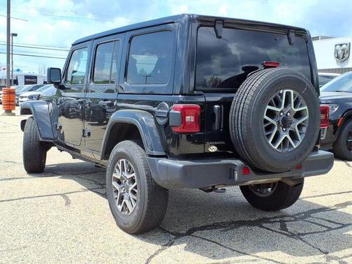 Black Clearcoat 2025 Jeep Wrangler 4-Door Sahara 4x4