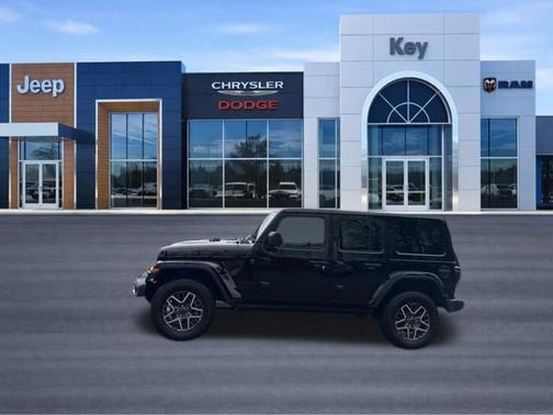 Black Clearcoat 2025 Jeep Wrangler 4-Door Sahara 4x4