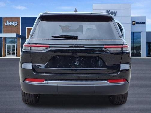 High Gloss Black 2027 Jeep Grand Cherokee Limited
