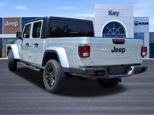 Silver Zynith Clearcoat 2023 Jeep Gladiator Sport S